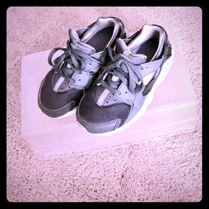 Adorable gray Nike shoes